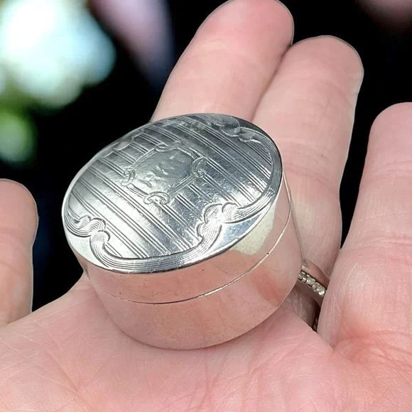 Sterling Silver Round Trinket Box 16.19 grams - Picture 1 of 9